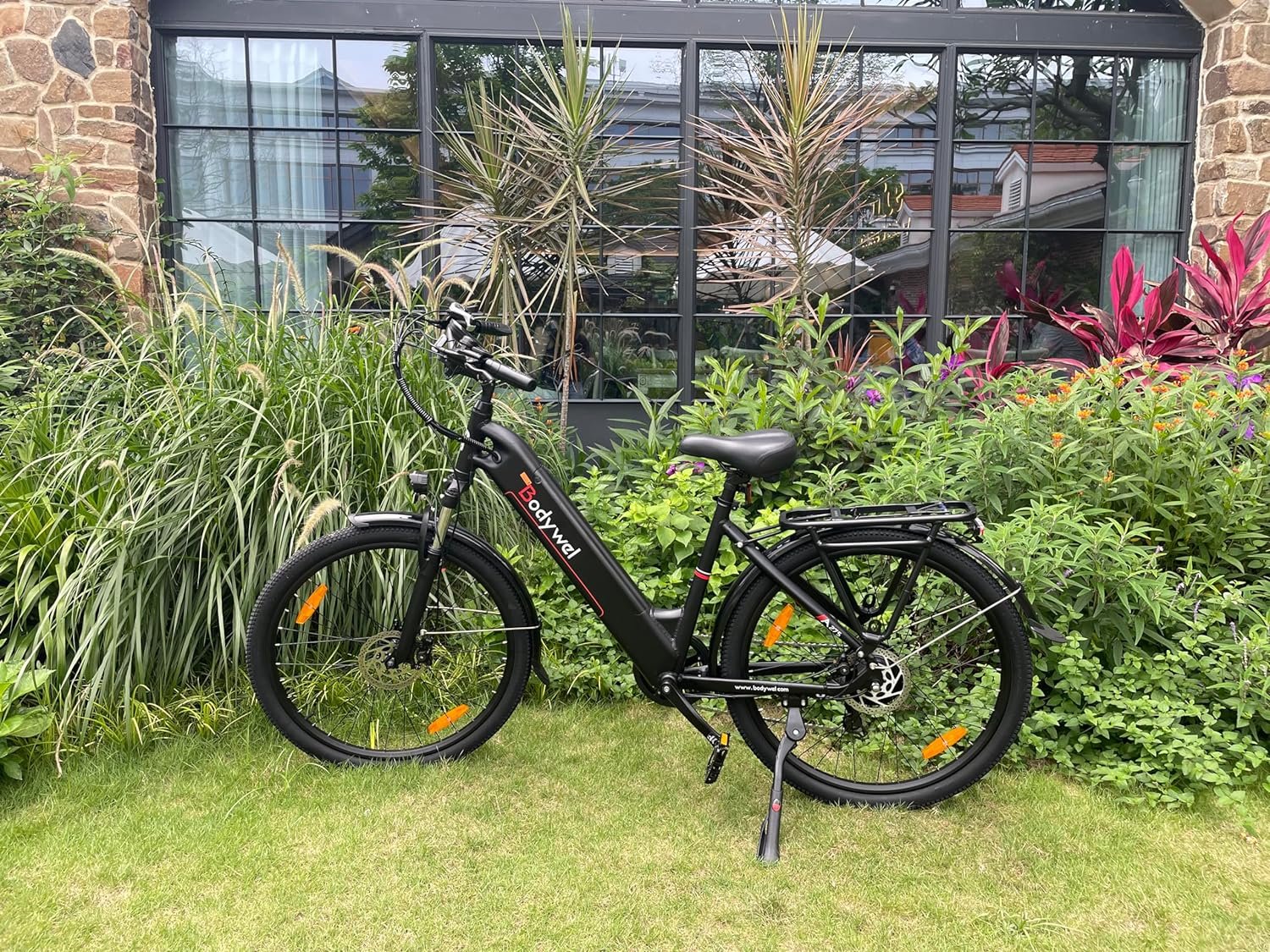 Elektrische Fiets in the garden